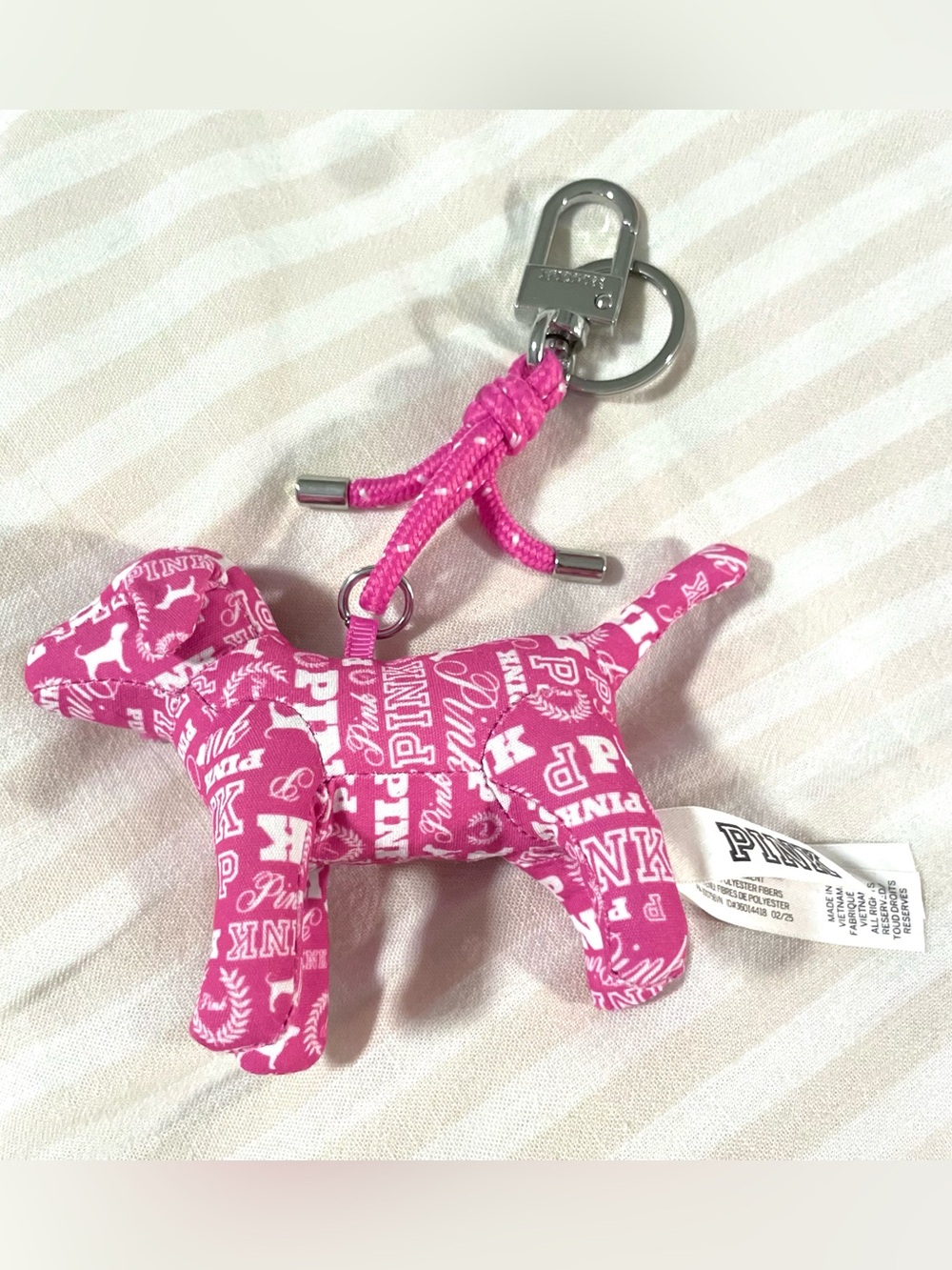 New without tags PINK Victoria's Secret Branded Pink Dog Keychain bag Charm - Picture 2 of 6